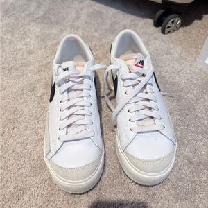 Nike White and Black Classic Sneakers